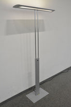 Laden Sie das Bild in den Galerie-Viewer, Luxo Glider Floor Indirekt-/Direktleuchte Ein/Aus - 4 x 39 Watt - Metall - Silbergrau