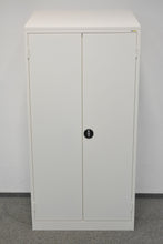 Laden Sie das Bild in den Galerie-Viewer, C + P Möbelsysteme Classic Flügeltür Garderobenschrank 1000mm breit - ohne Schlüssel - Metall - Weiss