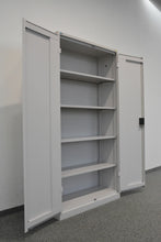 Laden Sie das Bild in den Galerie-Viewer, Lista Office Flügeltür-Aktenschrank für 5 Ordner-Reihen 997mm breit - mit Schlüssel - Metall - Lichtgrau