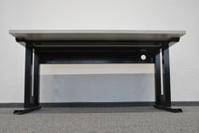 Laden Sie das Bild in den Galerie-Viewer, Pfalzmöbel Classic Schreibtisch fixe Höhe von 730mm - 1600x800mm - Spanplatte - Lichtgrau