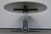 Laden Sie das Bild in den Galerie-Viewer, Sitag Ascent Sitzungstisch fixe Höhe von 745mm - 1400mm Durchmesser - Spanplatte - Ahorndekor