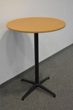 Laden Sie das Bild in den Galerie-Viewer, Vitra Bistro Table Stehtisch fixe Höhe von 1100mm - 796mm Durchmesser - Spanplatte - Eiche Hell