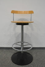 Laden Sie das Bild in den Galerie-Viewer, Top Design Arbeits-Hocker fixe Sitzhöhe von 750mm - mit Rückenlehne - drehbar - Holz - Buche