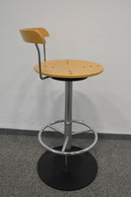 Laden Sie das Bild in den Galerie-Viewer, Top Design Arbeits-Hocker fixe Sitzhöhe von 750mm - mit Rückenlehne - drehbar - Holz - Buche