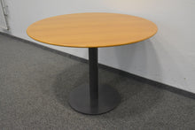 Laden Sie das Bild in den Galerie-Viewer, Ergodata System Desk Sitzungstisch fixe Höhe von 710mm - 1000mm Durchmesser - Spanplatte - Birnbaumfurnier