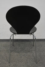 Laden Sie das Bild in den Galerie-Viewer, Danerka Rondo Esszimmerstuhl ohne Armlehnen - Holz verleimt und geformt - Schwarz