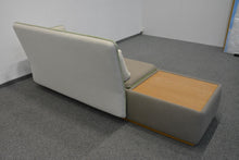 Laden Sie das Bild in den Galerie-Viewer, Casala Palau Stream Lounge Sofa für 2 Personen + Ablagefläche - Stoff - Braun