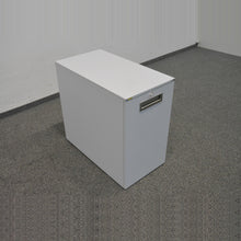 Laden Sie das Bild in den Galerie-Viewer, Sitag Apothekerschrank Öffnung rechts 800mm tief - mit Schlüssel - Spanplatte Weiss