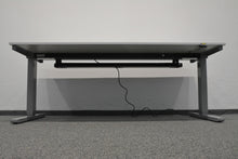 Laden Sie das Bild in den Galerie-Viewer, Assmann Tensos Sitz-Steh Schreibtisch elektrisch höhenverstellbar von 650-1250mm - 1800x800mm - Spanplatte - Lichtgrau