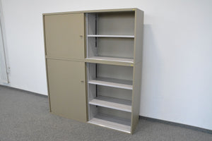 Lista Office Storage Schiebetür-Aktenschrank für 5 Ordner-Reihen 1600mm breit - mit Schlüssel - Metall - Oliv