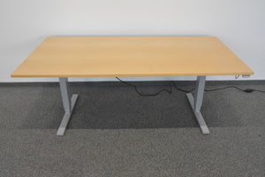 Denz AERO FLEX Sitz-Steh Schreibtisch elektrisch höhenverstellbar von 625-1285mm - 1800x900mm - Spanplatte - Ahorn