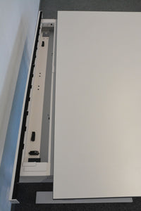 Lista Office Extend Schreibtisch mechanisch höhenverstellbar von 680-820mm - 1600x900mm - Spanplatte - Weiss/Anthrazit