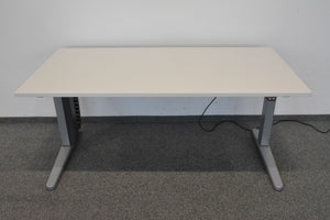 Steelcase Ology Sitz-Steh Schreibtisch elektrisch höhenverstellbar von 690-1180mm - 1600x800mm - Spanplatte - Lichtgrau Hell