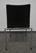 Laden Sie das Bild in den Galerie-Viewer, Girsberger 2900 Stapelstuhl ohne Armlehnen - Holz verleimt und geformt - Schwarz