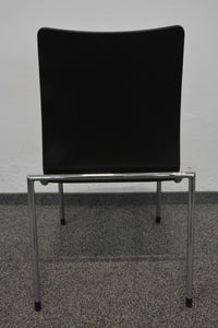 Girsberger 2900 Stapelstuhl ohne Armlehnen - Holz verleimt und geformt - Schwarz
