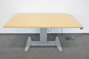 Denz Classic Sitz-Steh Schreibtisch elektrisch höhenverstellbar von 730 -1230mm - 1600x800mm - Spanplatte - Ahornfurnier
