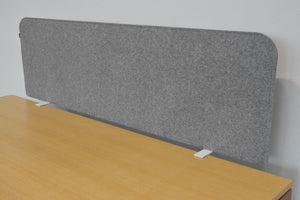 Buzzi.Space BuzziTripl Desk Akustiktrennwand - Recycelter Polyester - Grau gemustert