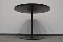 Laden Sie das Bild in den Galerie-Viewer, Aermo Modell 4413 Bistrotisch fixe Höhe von 730 - 900mm Durchmesser - Spanplatte - Schwarz