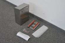 Laden Sie das Bild in den Galerie-Viewer, Air Wolf Basic Hygieneabfallbehälter mit Beutelspender - Metall - Stahl poliert