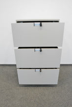 Laden Sie das Bild in den Galerie-Viewer, Steelcase Flexbox Modul-Kombination mit 3 Auszügen 800mm breit - 400mm tief - Spanplatte Lichtgrau
