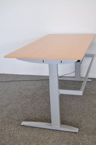 MC OFFICE SHOP MC Stand Sitz-Steh Schreibtisch elektrisch höhenverstellbar von 680-1350mm - 1800x900mm - Holz - Buche
